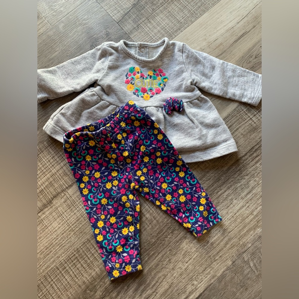 Carters Newborn Bundle - Picture 9 of 10